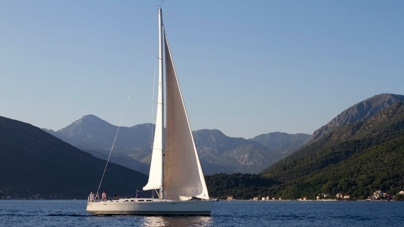 sailing-holiday boat sea mountains