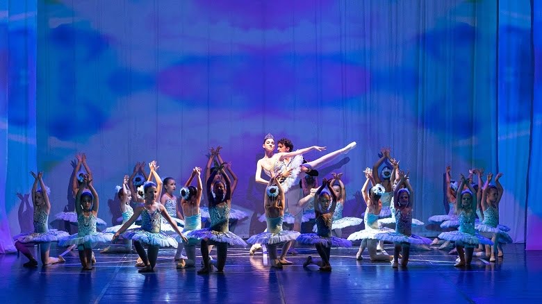 Kids dancing on a stage