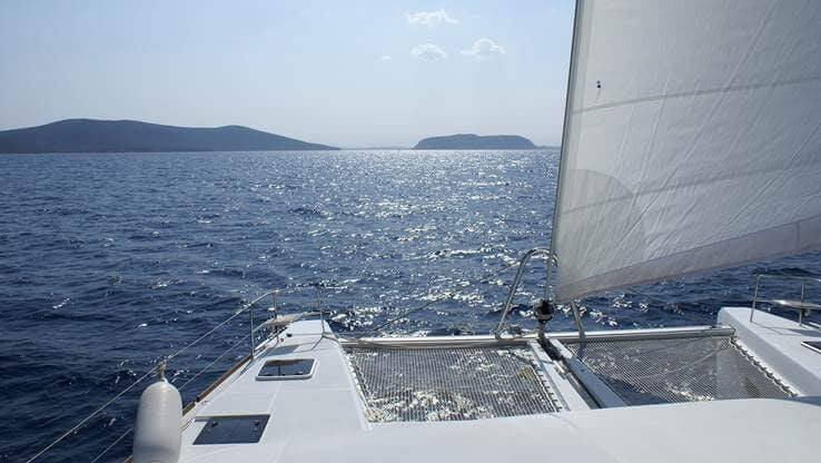 Sailing yach
