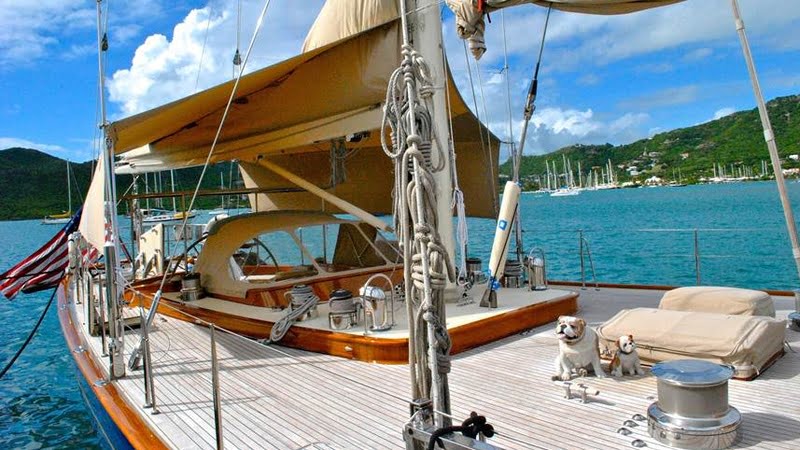 Yacht details at sea