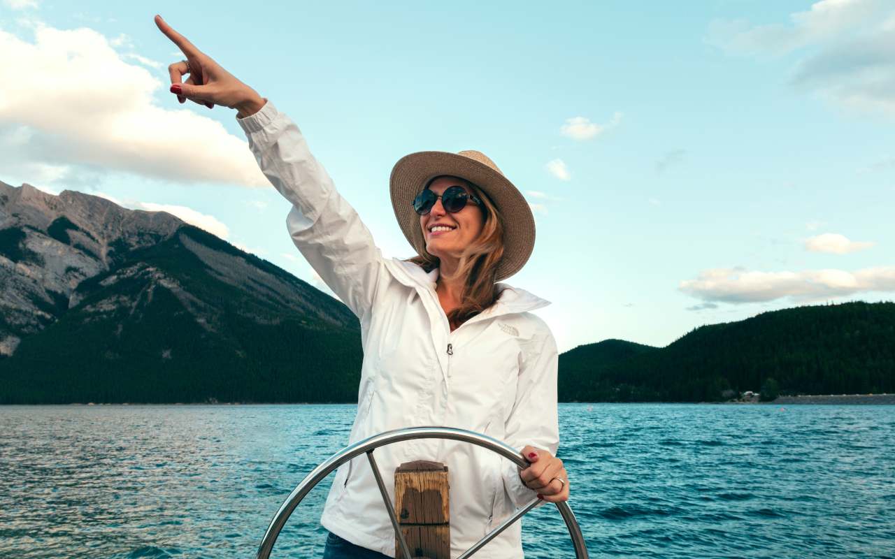 women-sailing