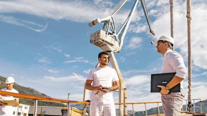 Yacht maintenance services in Porto Montenegro, which include professional care and state-of-the-art facilities that ensure top performance and maintenance.