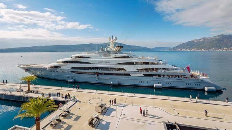 Yacht