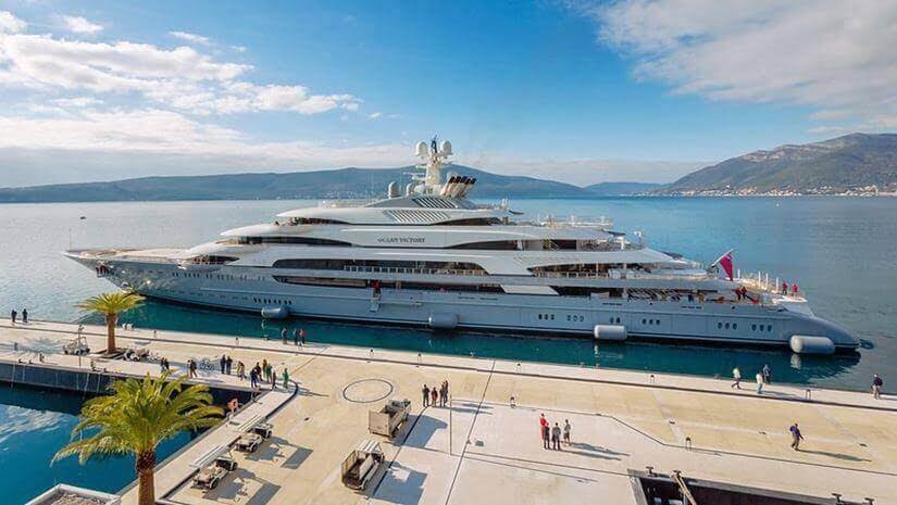 Yacht